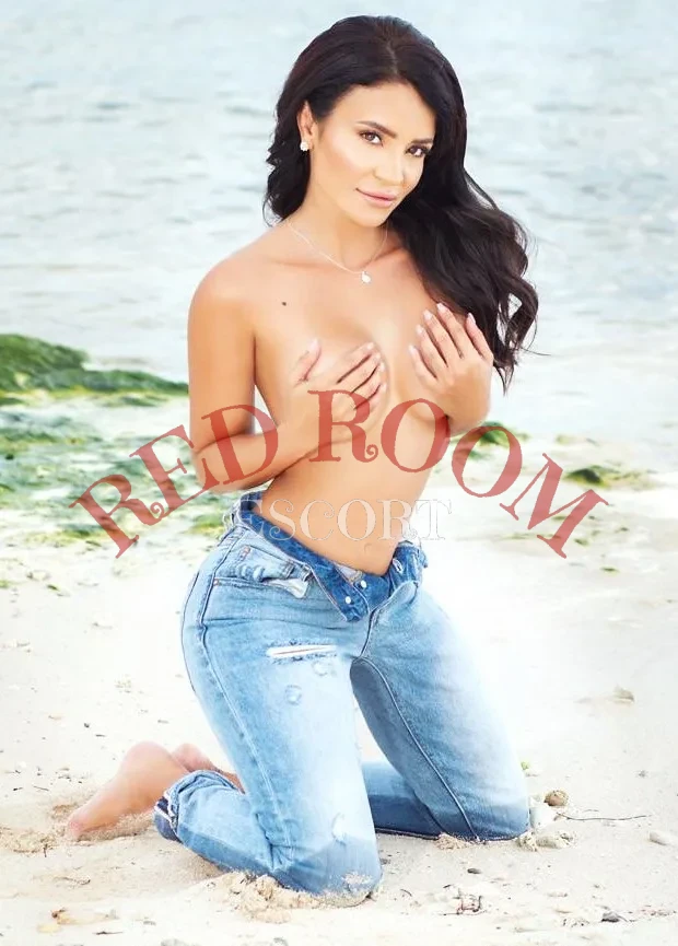 Эскортница Лейла - грудь 2, рост 175 см, вес 54 кг, цвет волос Шатенки