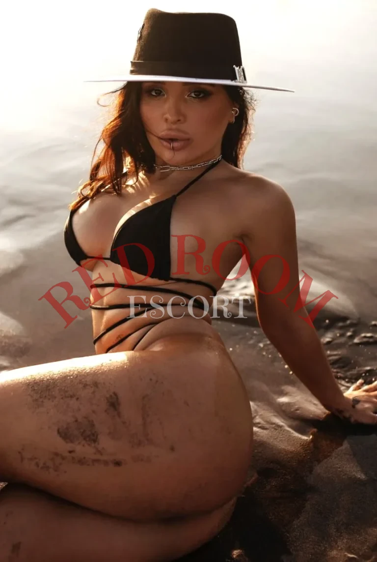 Эскортница Нита - грудь 3, рост 165 см, вес 50 кг, цвет волос Шатенки