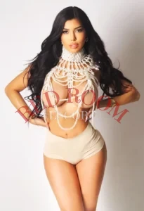 Эскортница Адриана - грудь 4, рост 167 см, вес 51 кг, цвет волос Брюнетки