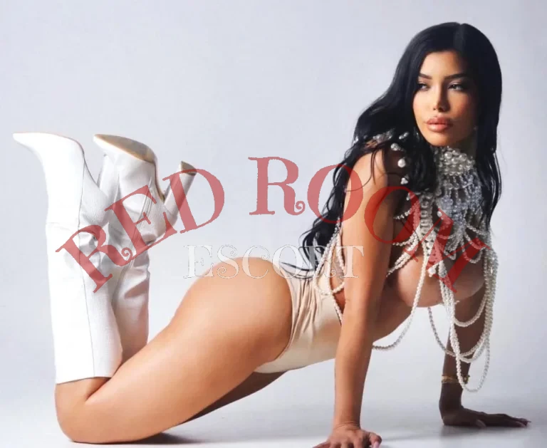 Эскортница Адриана - грудь 4, рост 167 см, вес 51 кг, цвет волос Брюнетки