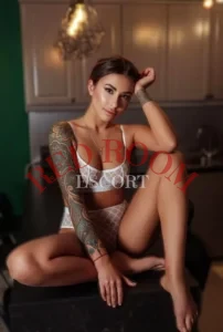 Эскортница Алиша - грудь 3, рост 167 см, вес 52 кг, цвет волос Шатенки