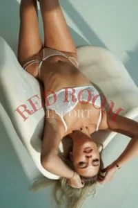 Эскортница Афина - грудь 2, рост 170 см, вес 61 кг, цвет волос Блондинки