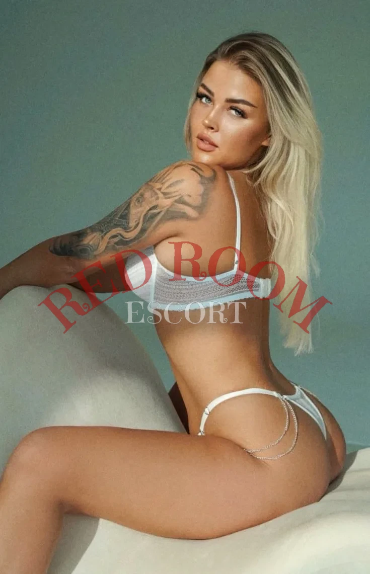 Эскортница Афина - грудь 2, рост 170 см, вес 61 кг, цвет волос Блондинки