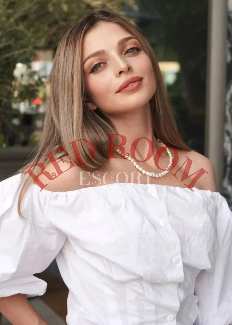 Эскортница Радослава - грудь 2, рост 160 см, вес 50 кг, цвет волос Блондинки