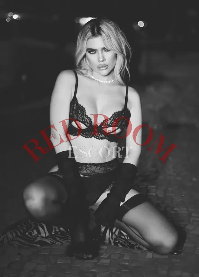 Эскортница Райя - грудь 3, рост 168 см, вес 50 кг, цвет волос Блондинки