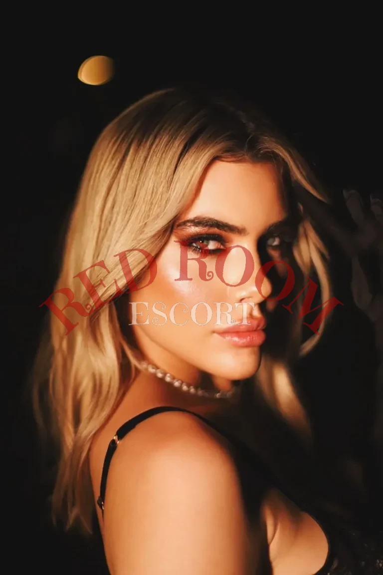 Эскортница Райя - грудь 3, рост 168 см, вес 50 кг, цвет волос Блондинки