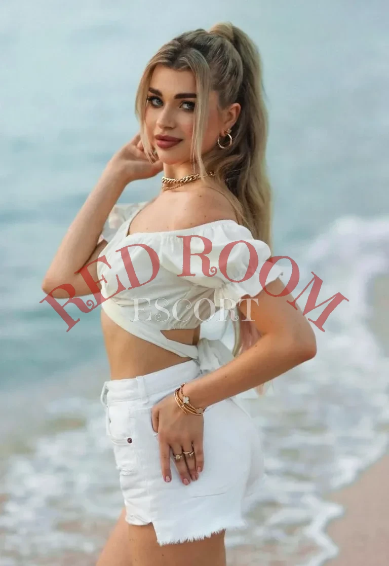 Эскортница Стефани - грудь 3, рост 170 см, вес 55 кг, цвет волос Блондинки