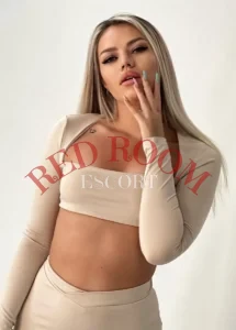 Эскортница Ксения - грудь 2, рост 172 см, вес 57 кг, цвет волос Блондинки
