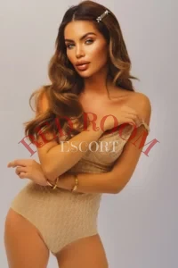 Эскортница Рианна - грудь 2, рост 168 см, вес 51 кг, цвет волос Шатенки