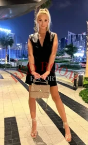 Эскортница Камилла - грудь 2, рост 178 см, вес 58 кг, цвет волос Блондинки