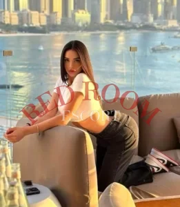 Эскортница Клоэ - грудь 2, рост 171 см, вес 56 кг, цвет волос Блондинки