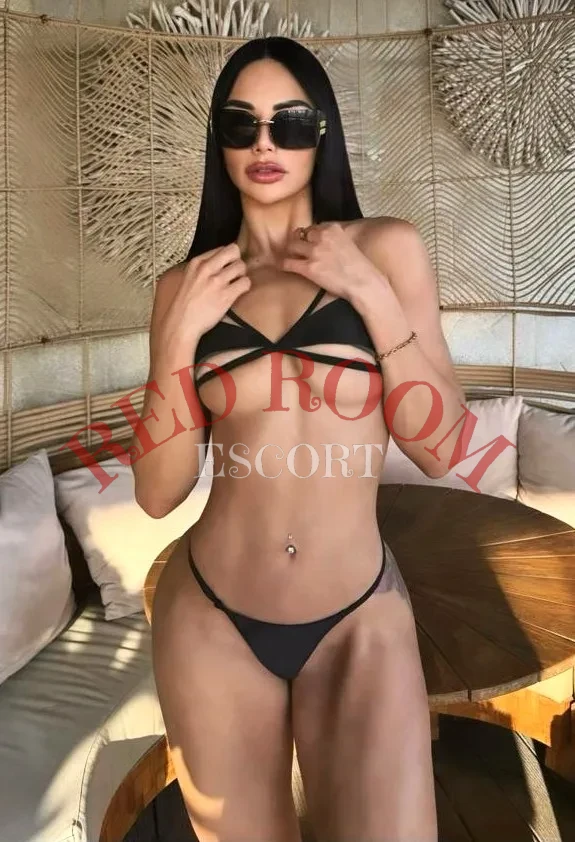 Клоэ — возраст 21, рост 171, вес 56, размер груди 2