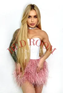 Эскортница Алиса - грудь 1, рост 164 см, вес 49 кг, цвет волос Блондинки