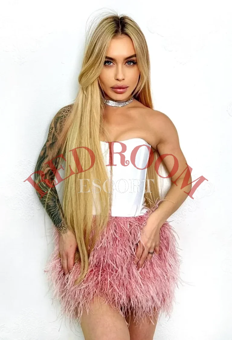 Эскортница Алиса - грудь 1, рост 164 см, вес 49 кг, цвет волос Блондинки