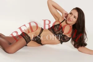 Эскортница Клео - грудь 3, рост 165 см, вес 50 кг, цвет волос Шатенки