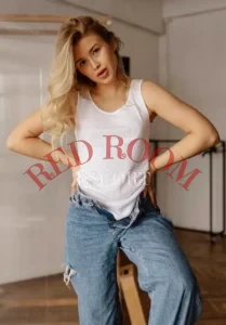 Эскортница Мария - грудь 1, рост 165 см, вес 56 кг, цвет волос Блондинки