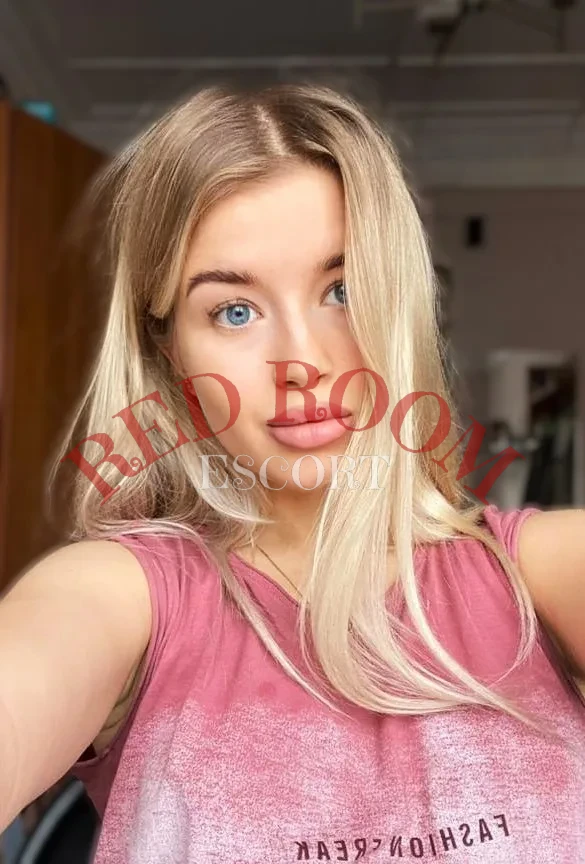 Эскортница Мария - грудь 1, рост 165 см, вес 56 кг, цвет волос Блондинки