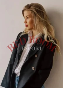 Эскортница Мария - грудь 1, рост 165 см, вес 56 кг, цвет волос Блондинки