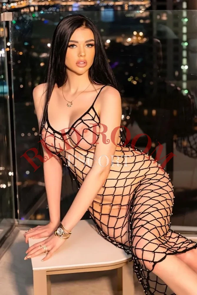 Эмилия — возраст 21, рост 175, вес 55, размер груди 3