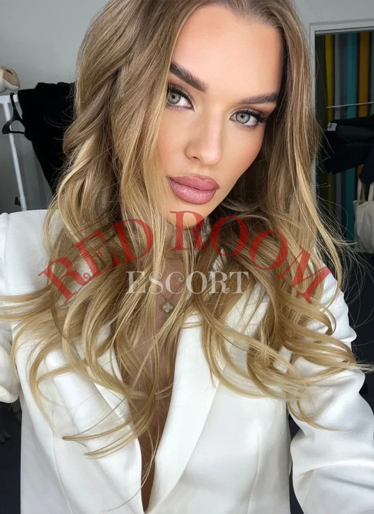 Эскортница Мария - грудь 1, рост 167 см, вес 51 кг, цвет волос Блондинки