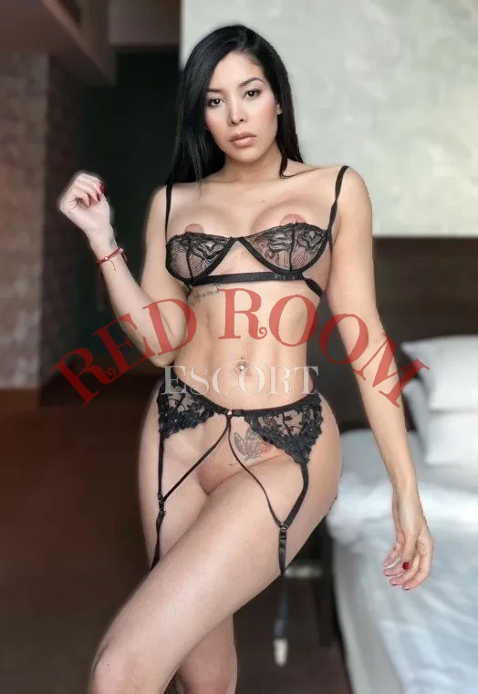 Эскортница Йохана - грудь 2, рост 166 см, вес 52 кг, цвет волос Шатенки