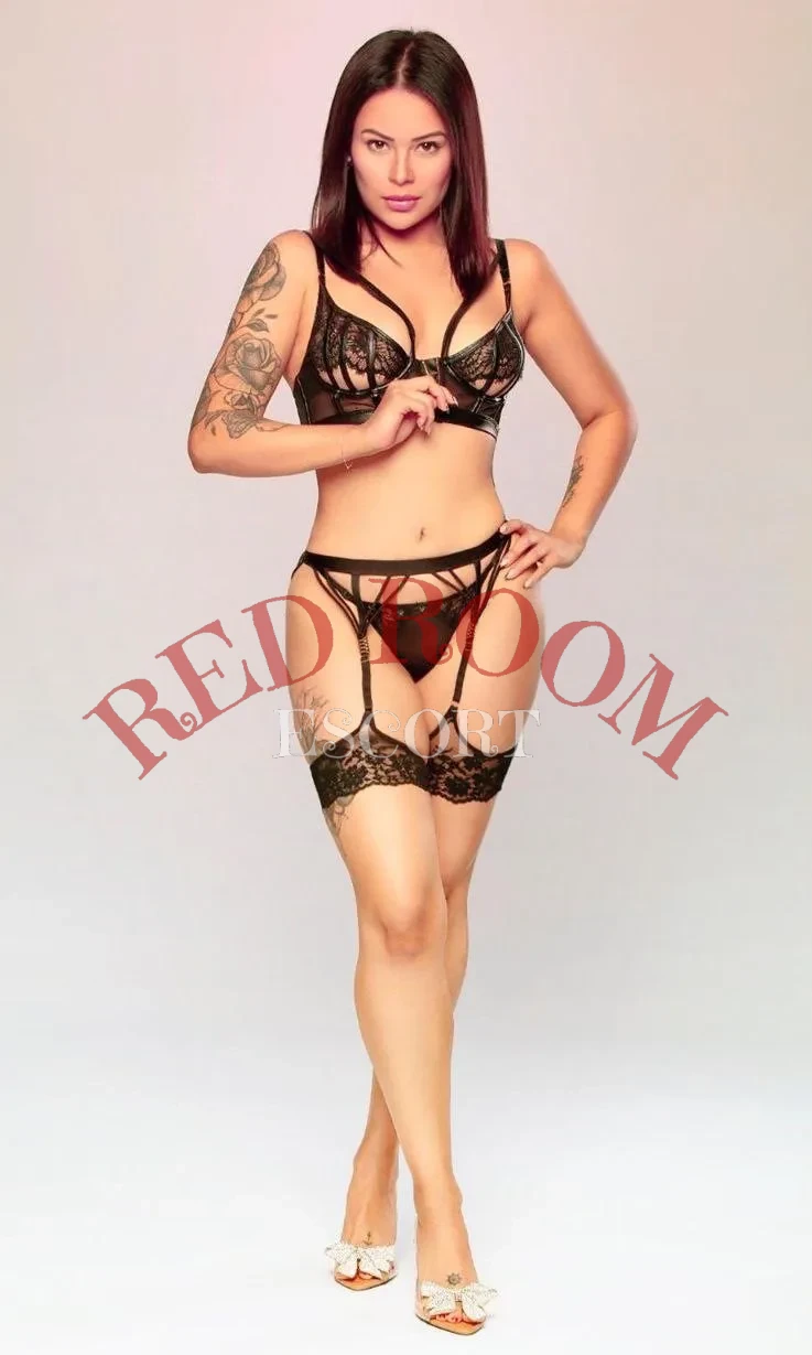 Эскортница Камила - грудь 2, рост 165 см, вес 51 кг, цвет волос Брюнетки