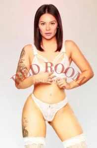 Эскортница Камила - грудь 2, рост 165 см, вес 51 кг, цвет волос Брюнетки