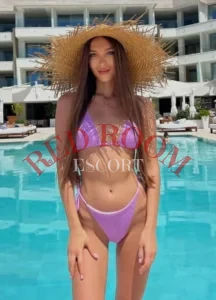 Эскортница Николь - грудь 2, рост 176 см, вес 47 кг, цвет волос Шатенки