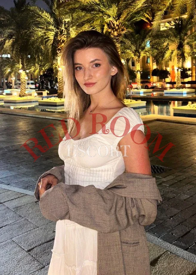 Эскортница Авелина - грудь 2, рост 170 см, вес 53 кг, цвет волос Шатенки