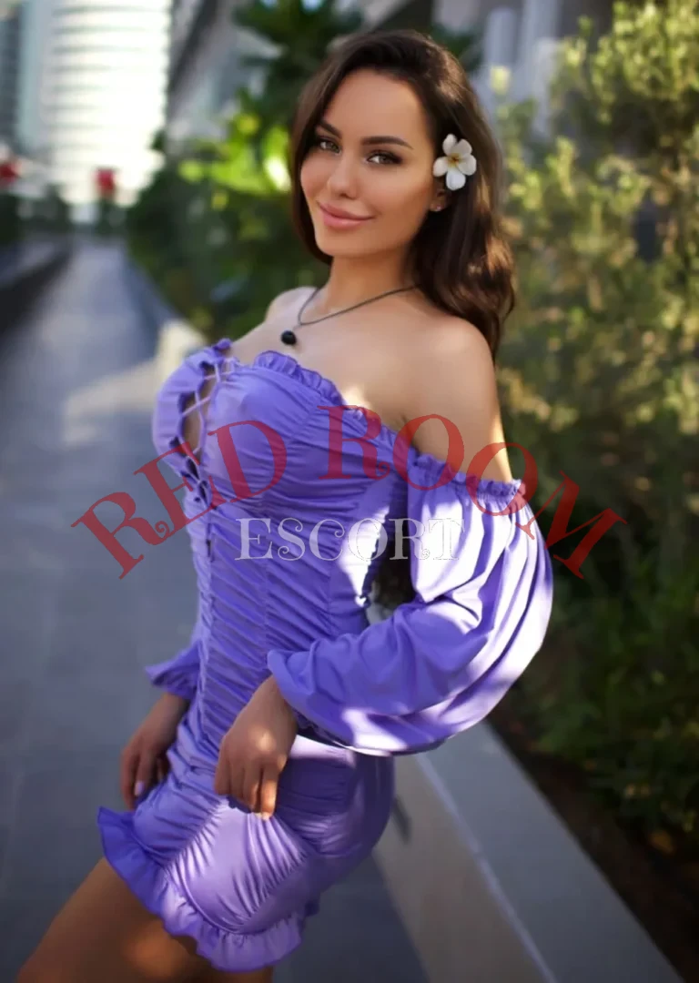 Эскортница Вероника - грудь 4, рост 170 см, вес 52 кг, цвет волос Шатенки