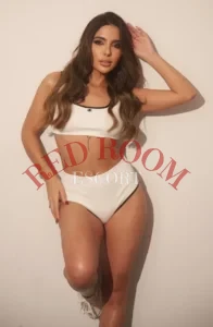 Эскортница Лора - грудь 3, рост 161 см, вес 52 кг, цвет волос Шатенки