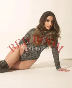 Эскортница Лора - грудь 3, рост 161 см, вес 52 кг, цвет волос Шатенки