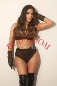 Эскортница Лора - грудь 3, рост 161 см, вес 52 кг, цвет волос Шатенки