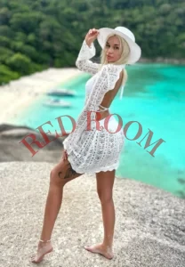 Эскортница Марина - грудь 2, рост 168 см, вес 50 кг, цвет волос Блондинки