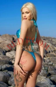 Эскортница Марина - грудь 2, рост 168 см, вес 50 кг, цвет волос Блондинки