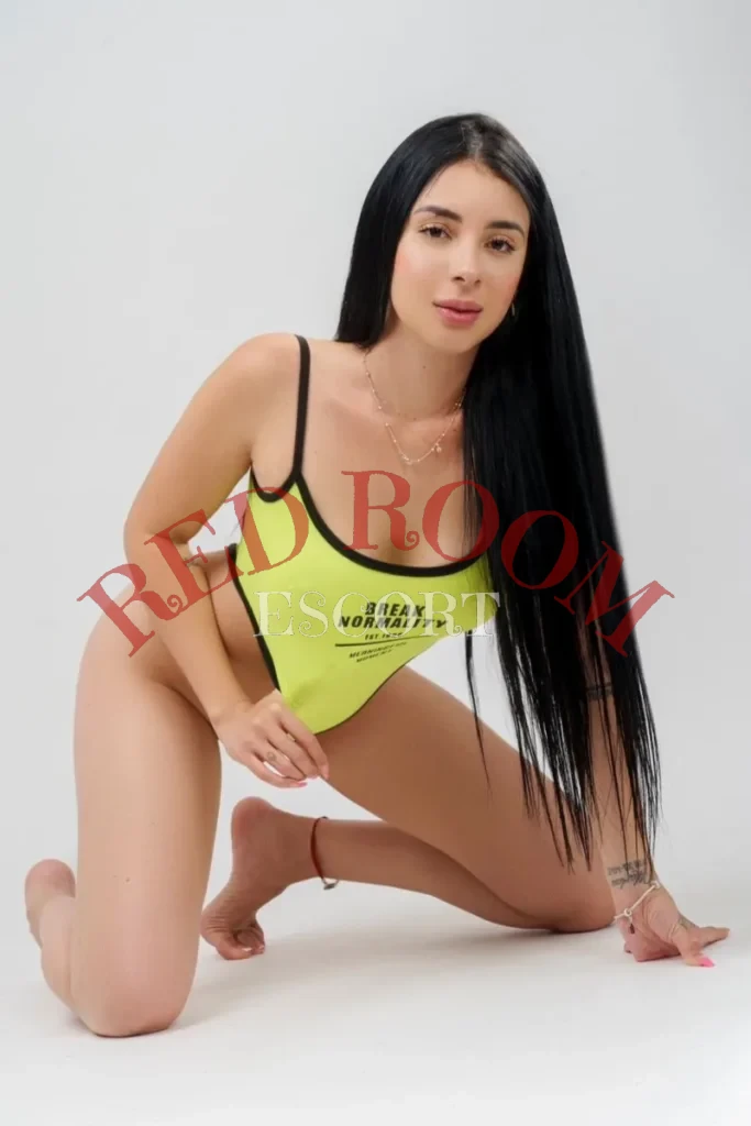 Джульетта — возраст 24, рост 165, вес 54, размер груди 2