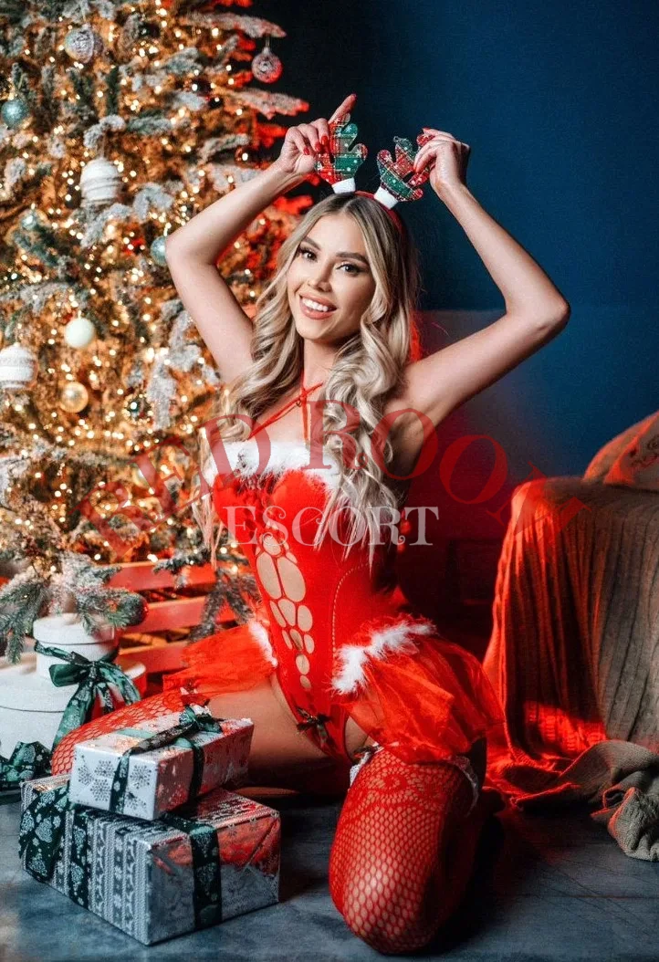 Эскортница Kleopatra - грудь 2, рост 170 см, вес 50 кг, цвет волос Блондинки