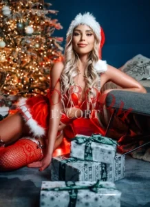 Эскортница Kleopatra - грудь 2, рост 170 см, вес 50 кг, цвет волос Блондинки