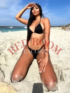 Эскортница Каталина - грудь 3, рост 168 см, вес 49 кг, цвет волос Брюнетки