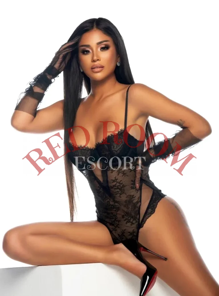 Эскортница Каталина - грудь 3, рост 168 см, вес 49 кг, цвет волос Брюнетки