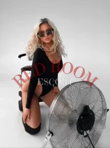 Эскортница Барби - грудь 2, рост 167 см, вес 60 кг, цвет волос Блондинки