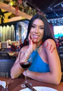 Эскортница Мел - грудь 3, рост 165 см, вес 61 кг, цвет волос Шатенки