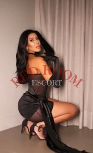 Эскортница Мел - грудь 3, рост 165 см, вес 61 кг, цвет волос Шатенки