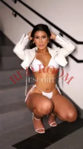 Эскортница Мел - грудь 3, рост 165 см, вес 61 кг, цвет волос Шатенки