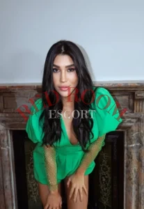 Эскортница Мел - грудь 3, рост 165 см, вес 61 кг, цвет волос Шатенки