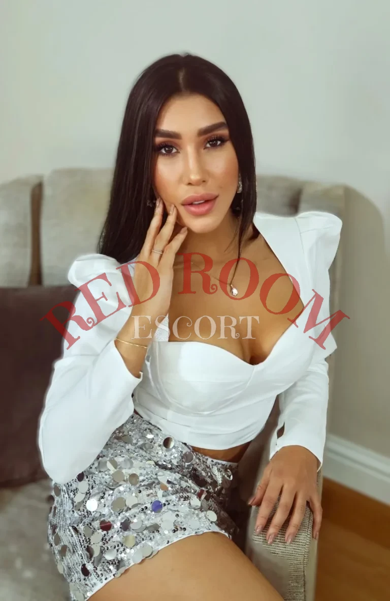 Эскортница Мел - грудь 3, рост 165 см, вес 61 кг, цвет волос Шатенки