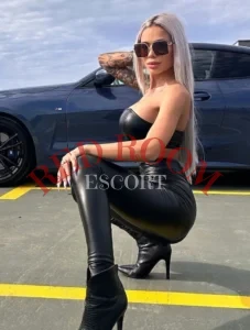 Эскортница Лорри - грудь 5, рост 160 см, вес 48 кг, цвет волос Блондинки