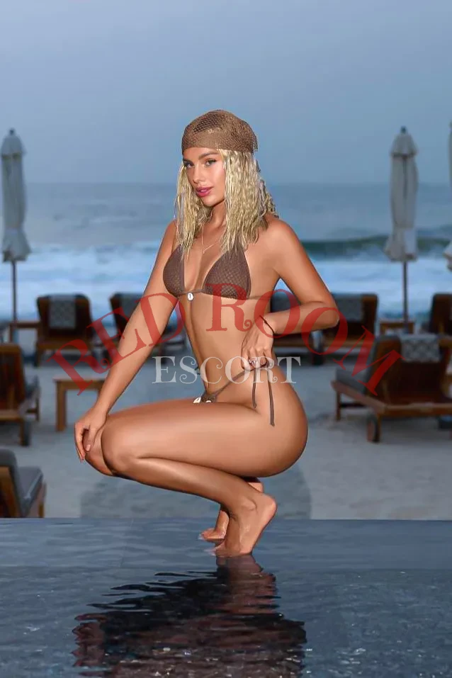 Эскортница Мария - грудь 2, рост 165 см, вес 58 кг, цвет волос Блондинки