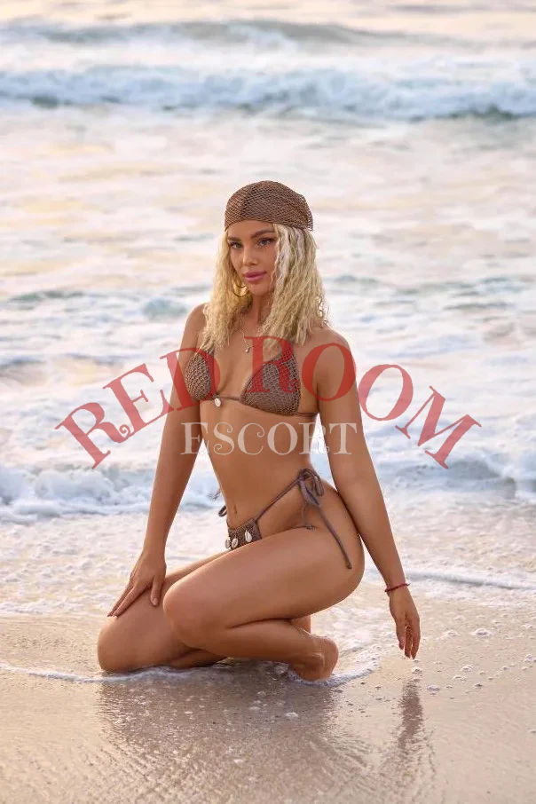 Эскортница Мария - грудь 2, рост 165 см, вес 58 кг, цвет волос Блондинки