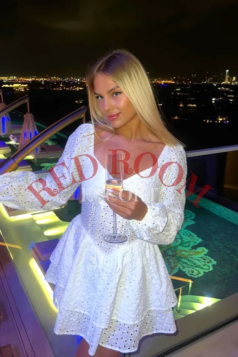 Эскортница Мария - грудь 2, рост 165 см, вес 58 кг, цвет волос Блондинки